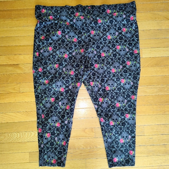 Torrid X Betsey Johnson Limited Edition Rose Skull Lace Leggings Size 6X - Picture 5 of 8